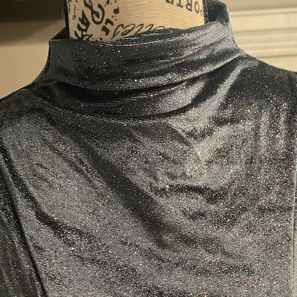 🆕 Beautiful, Sparkly ~ A Love Story Blue Sparkle Top - Picture 15 of 15